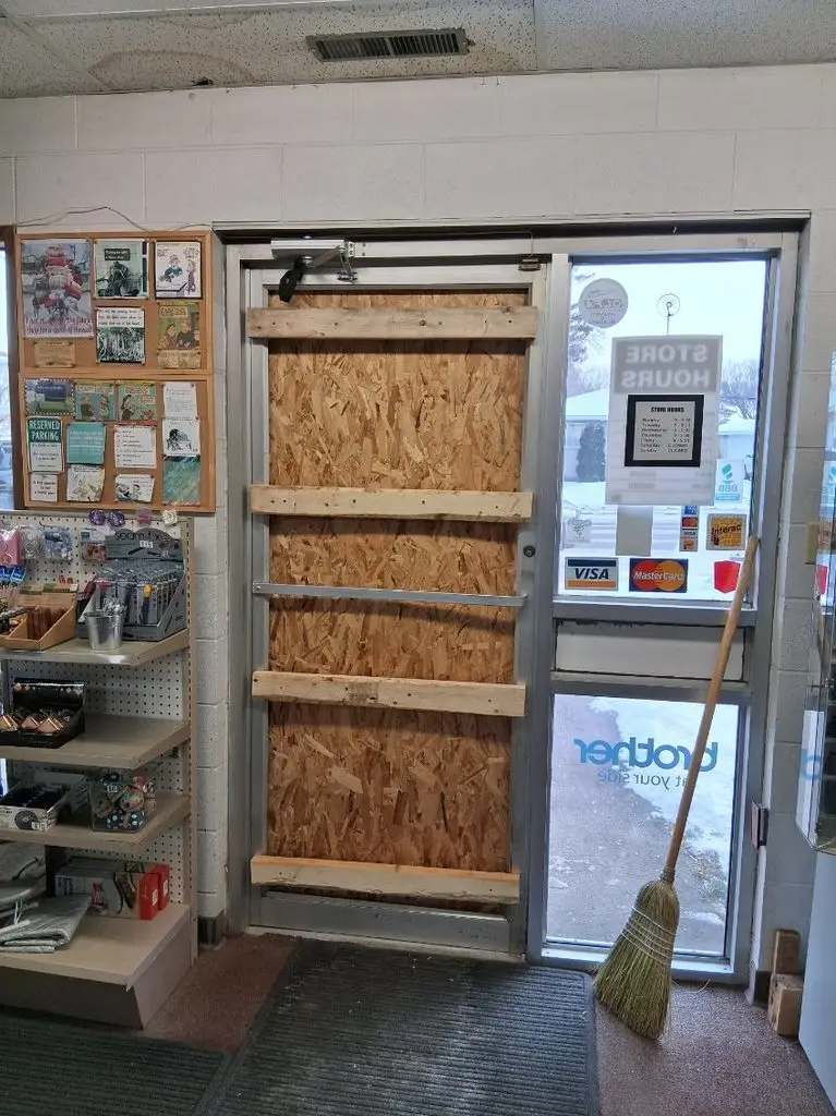 mirrored bi fold closet doors